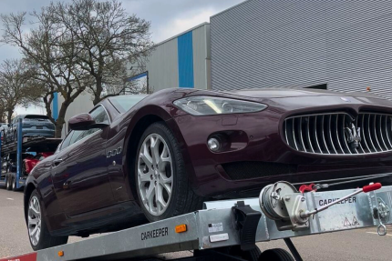 Low Trailer for Easy Loading – Check out the unique low height of our trailer, perfect for vehicles with low ground clearance. Safe, damage-free, and efficient transport for your vehicles.