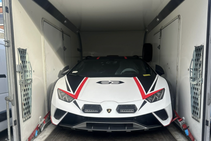 Closed Trailer in Use with an Exclusive Car