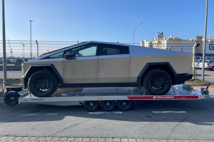 Cybertruck transport